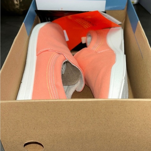 Women’s Vionic Marshall Canvas Slip On – Papaya (WIDE) - Picture 2 of 12